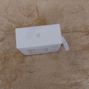Apple pod color  white